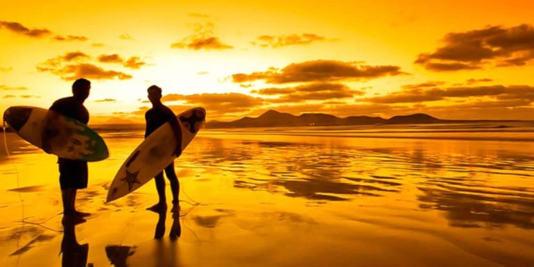 Surf y Lujo: Alquila una Casa con Piscina en las Playas de Lima